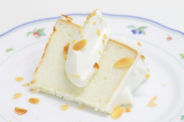 王様のシフォンケーキバニラ 生クリームデコレーションあり 直径２１ｃｍ スウィーツ専門店 レオン Cake Jp