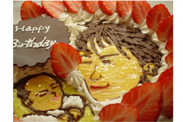 大人気 手書きイチゴの似顔絵生クリームイラストケーキ 5号 15cm メゾンプチ洋菓子店 Cake Jp