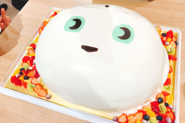 Pepperくんを3D再現!特注立体ケーキで大盛況のオフ会&感謝祭に