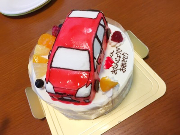 ありがとうの声 立体の乗り物ケーキで子供が喜ぶ誕生日祝いに Cake Jp