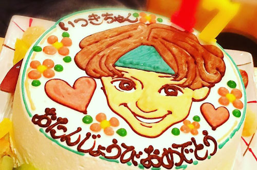 お祝いをシェア 似顔絵ケーキで忘れられない誕生日祝い Cake Jp