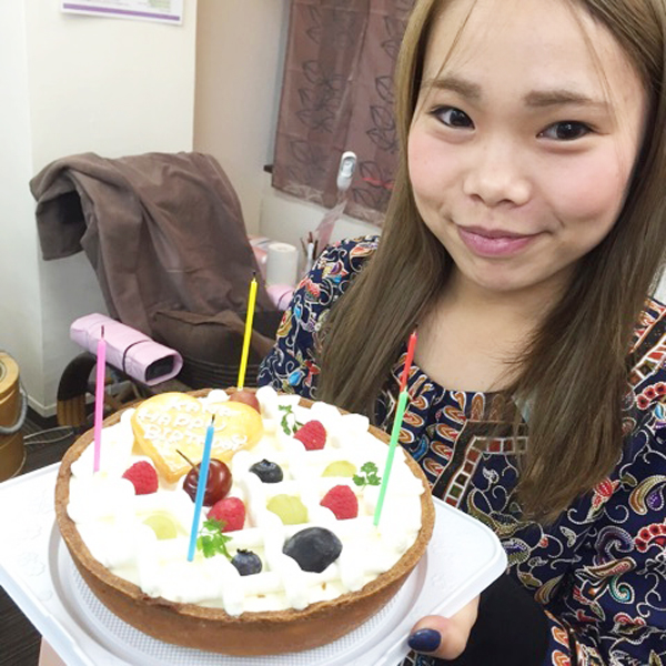 ネイルサロンアジアン様 ケーキで社員の誕生日祝いが大成功 Cake Jp