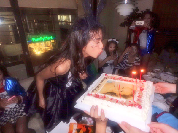 サプライズ 古泉千里さんの19歳バースデーに人気モデルが大集結 Cake Jp