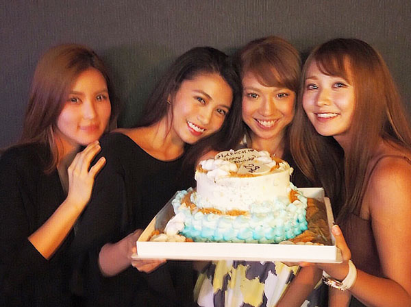 人気モデル 安部ニコルさんが親友に特別なケーキで誕生日祝い Cake Jp
