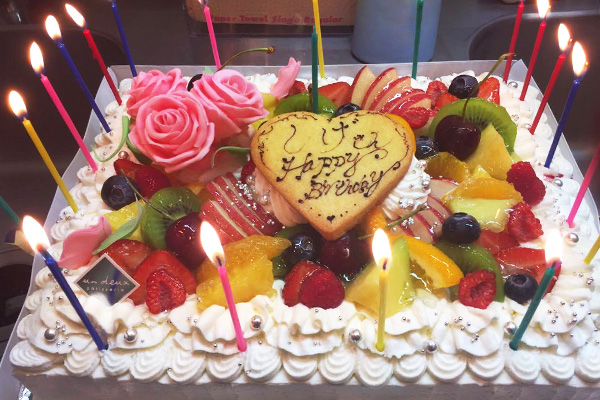 株式会社アイスタイル様 取締役の誕生日にケーキサプライズ Cake Jp