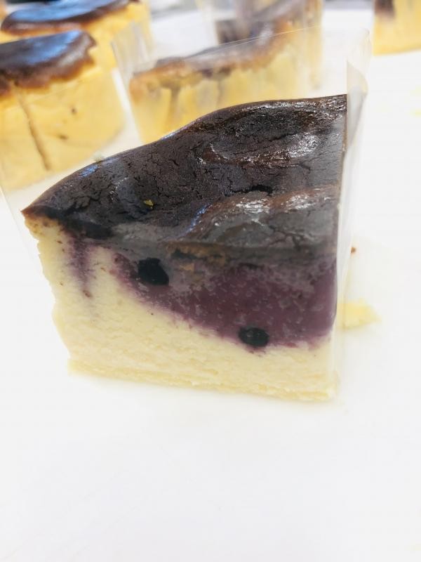 魅惑のバスクチーズケーキ ブルーベリーmix パティスリーソンヌフ Cake Jp