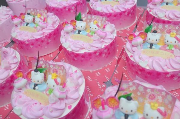 いちごのキティちゃんケーキ 5号 15cm Milkymoco Cake Jp