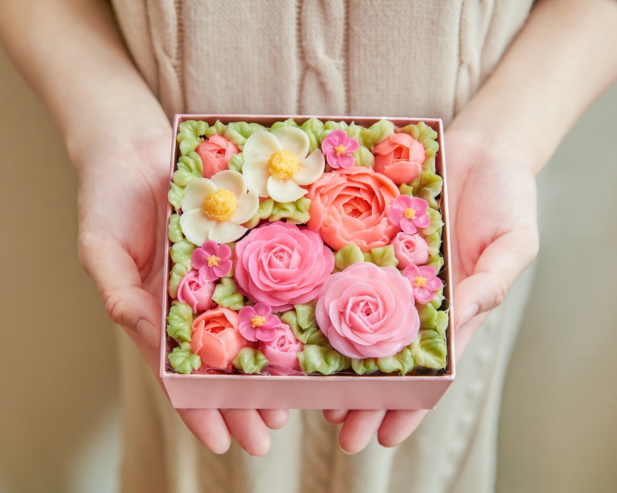 食べられるお花のケーキ Peach Pink ボックスフラワーケーキ Flower Picnic Cafe Hakodate Cake Jp