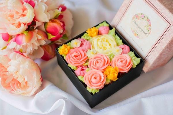 食べられるお花のケーキ Romantic Pink ボックスフラワーケーキ Flower Picnic Cafe Hakodate Cake Jp