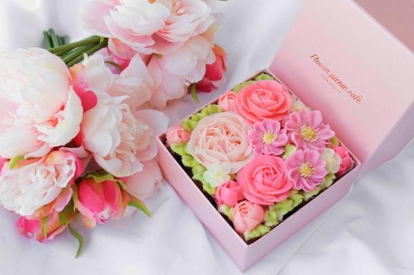 食べられるお花のケーキ Blossom Pink Premiumボックスフラワーケーキ Flower Picnic Cafe Hakodate Cake Jp
