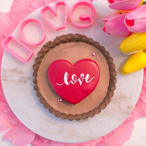 文字カスタム アイシングクッキー Amp ミルク生チョコタルト Decolne Cake Jp