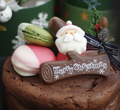 クリスマスケーキ Xmasガトーショコラ5号 15センチ ３種類のチョコ掛けマカロン付き Lesprit Magara レスプリ マガラ Cake Jp