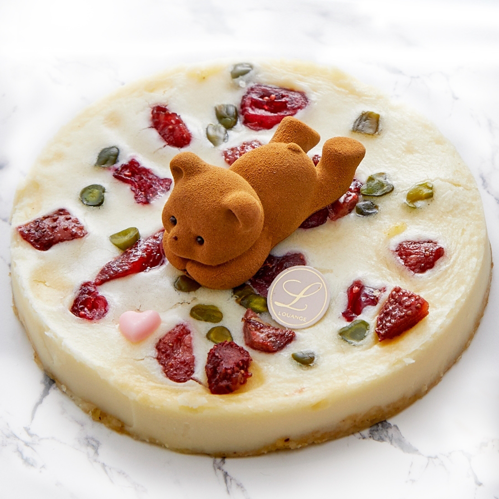 ケーキの上にクマの「ヌーミー」がちょこん！【通販】ルワンジュ