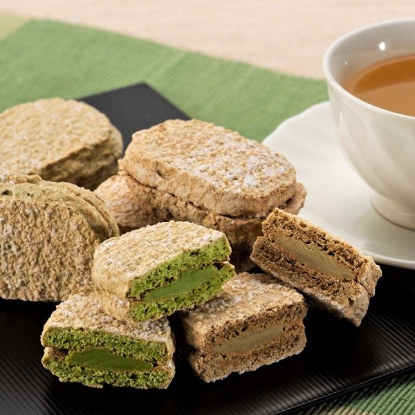 【京都・茶匠きよ泉が手掛ける抹茶・ほうじ茶スイーツ】宇治抹茶ダックワーズ・ほうじ茶ダックワーズ 8個入り 母の日2022 父の日2022(抹茶スイーツ・宇治茶専門店 京都きよ泉) Cake.jp 【京都・茶匠きよ泉が手掛ける抹茶・ほうじ茶スイーツ】宇治抹茶ダックワーズ・ほうじ茶ダックワーズ 8個入り 母の日2022 父の日2022(抹茶スイーツ・宇治茶専門店 京都きよ泉) Cake.jp