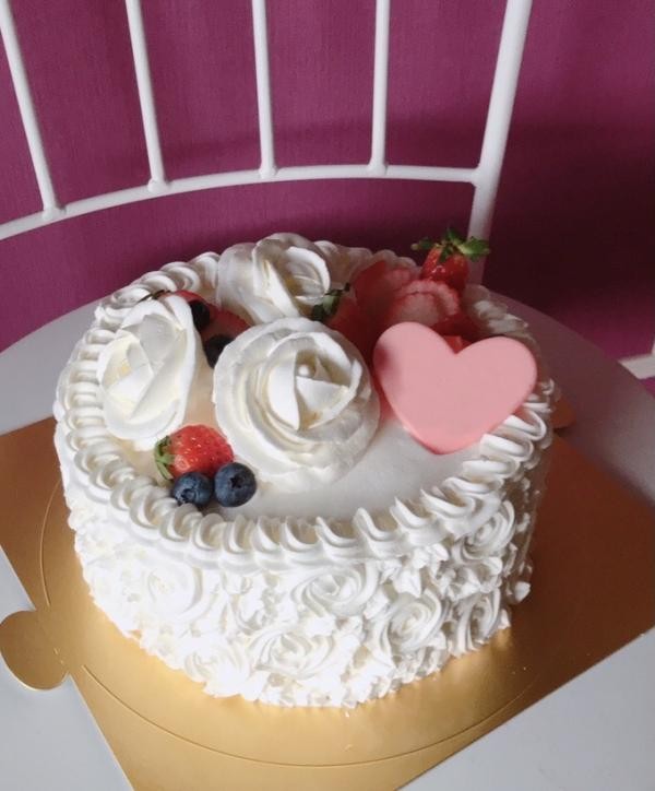 シンプル生デコレーション 5号 15cm シェフにお任せデザイン 生カップケーキのお店 プティル Cake Jp
