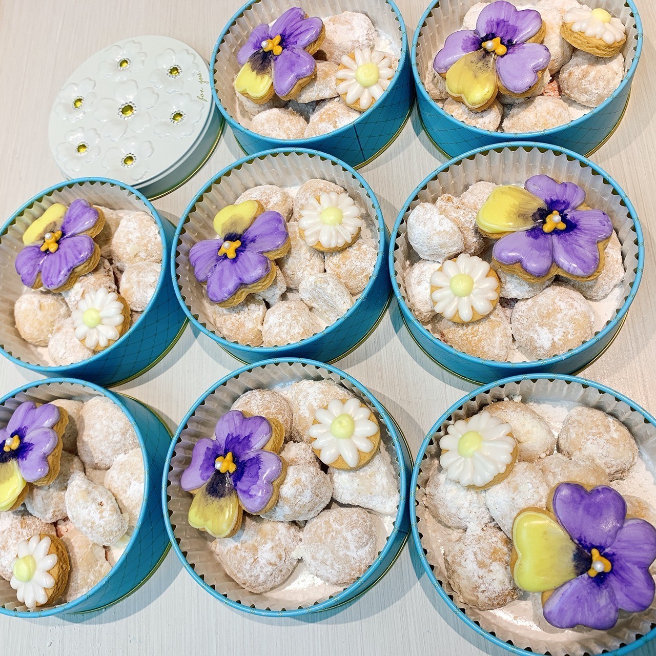 スノーボールとお花のクッキー詰め合わせ 母の日22 Samuelcookies Cake Jp