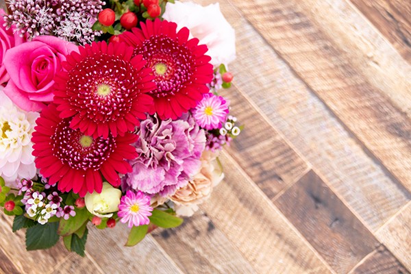 11月のお誕生日向け 11月の誕生花ガーベラを使った バースデーフラワーアレンジメント Mサイズ Flow Cake Jp