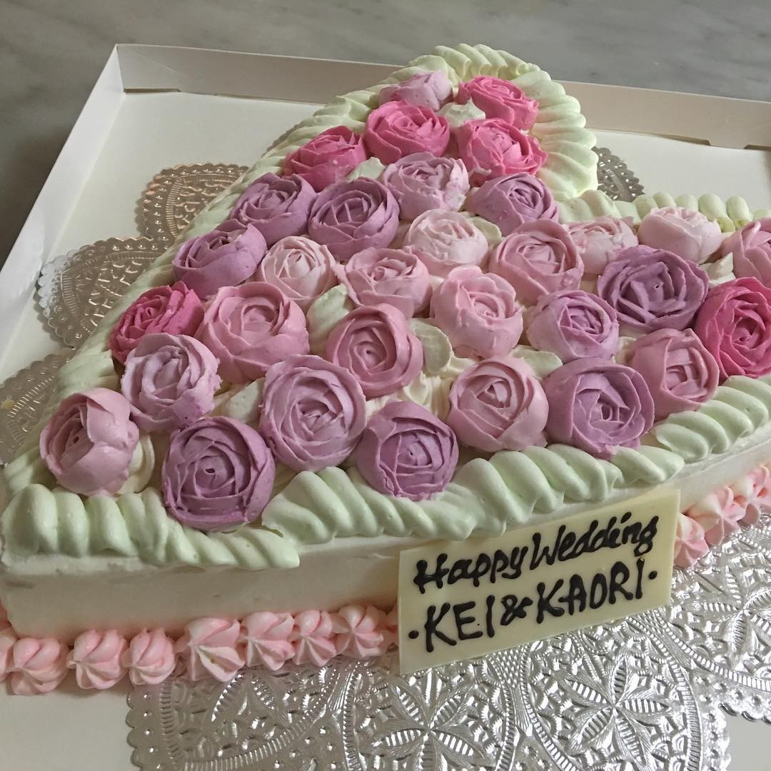 バラの飾り付き ハート型生デコレーション 28cm お菓子工房 Allons Y Cake Jp