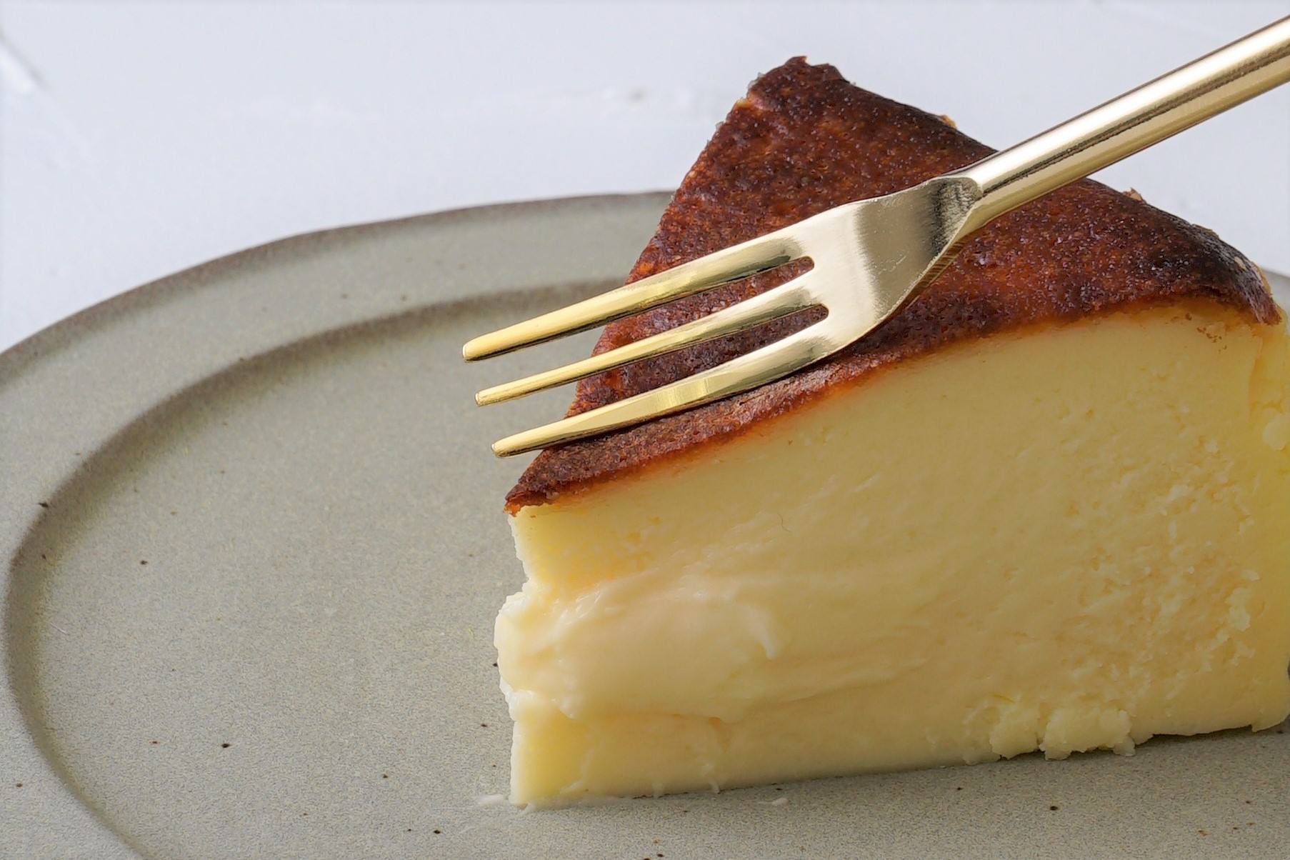“金澤スパニッシュ”の大人気レストラン【respiracion】 が手掛ける至高のバスクチーズケーキ　の画像1枚目