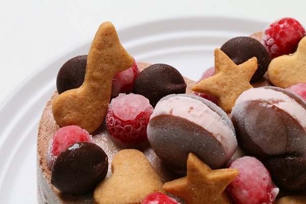 森のケーキ屋 どんぐり ハート型 チョコレートアイスクリームのデコレーションケーキ 5号 15cm 森のケーキ屋 どんぐり Cake Jp