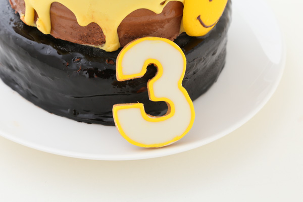 スマイルイエロードリップ2段ケーキ 人形付き 上段4号 下段5号 Cake Designer Jun Cake Jp