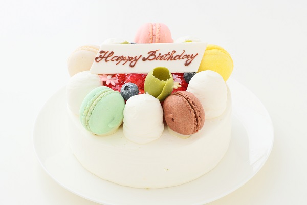 お花とマカロンのケーキ マカロン５ケ付き 生 5号 15cm 有限会社とろわふれえる Cake Jp