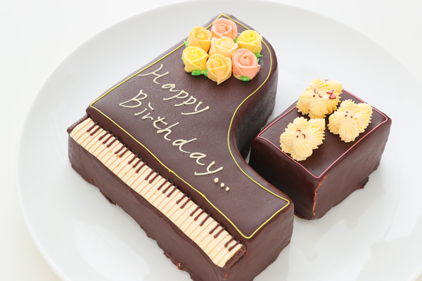 グランドピアノ立体ケーキ 4号 12cm 菓子工房オカダ Cake Jp