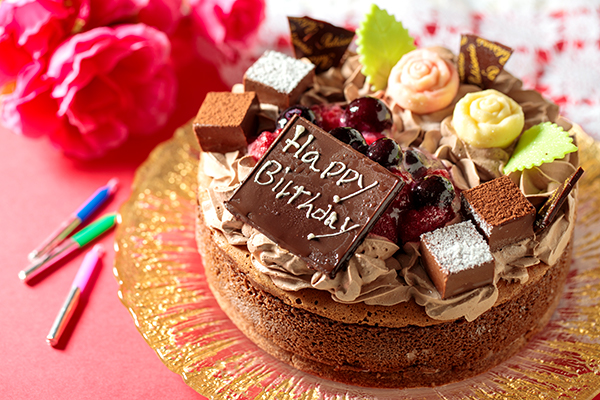 フルーツ飾り魅惑のガトーショコラ 4号 12cm 満足するチョコケーキなら メルシーノグチ Cake Jp