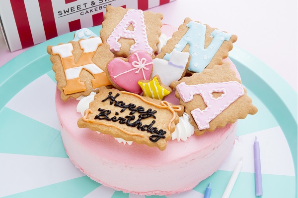 文字アイシングクッキーデコレーション ピンク 5号 15cm フランス菓子マシェリ Cake Jp