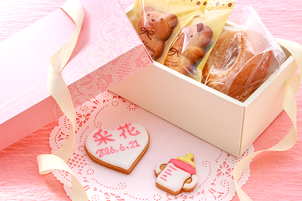 焼き菓子 名前アイシングクッキーの内祝いセット ピンク 菓子工房オカダ Cake Jp