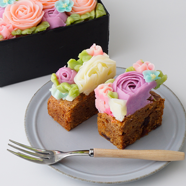食べられるお花のケーキ Spring Colors ボックスフラワーケーキ Flower Picnic Cafe Hakodate Cake Jp