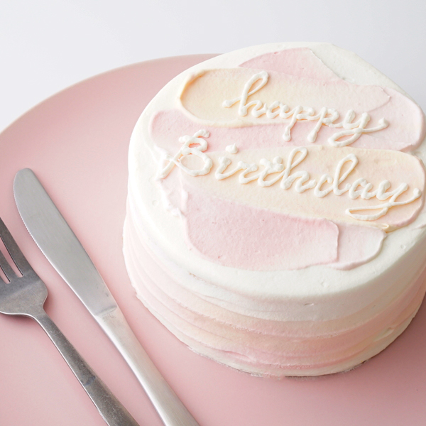 淡い色合いとシンプルなデザインが魅力のセンイルケーキ 4号 ヴィラ デ マリアージュ プリオオンライン Cake Jp