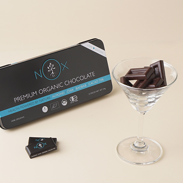 ヴィーガンスイーツ Noxプレミアムオーガニックチョコレートlove Editionアーモンド チアシード12粒 Nox Organics Cake Jp
