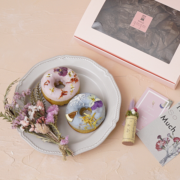 贈り物に最適 Gmgmのお花の焼きドーナツ スワッグギフトbox Mini ドライフラワーの花束とのセット Gmgm Cake Jp