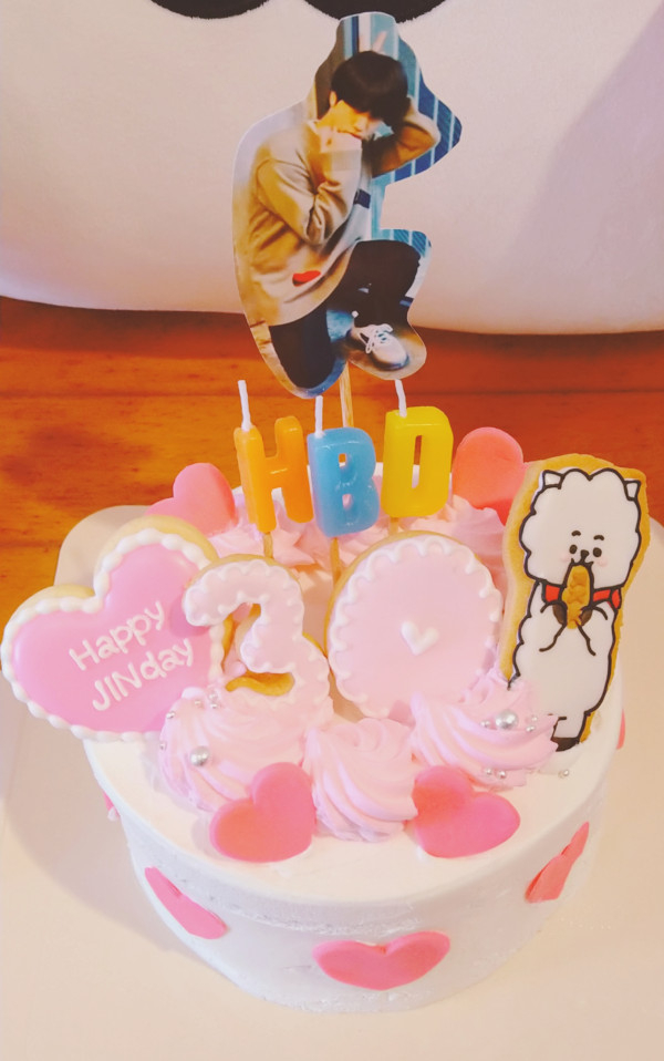 お好きなキャラやイラストの手書きクッキー付 セミオーダーハートケーキ 選べる8色 イラスト 写真 キャラクターケーキ 4号の口コミ 評判 Cake Jp